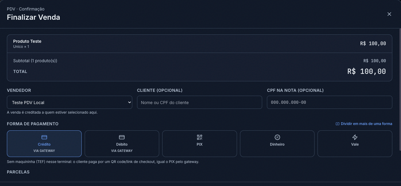Seleção da forma de pagamento no PDV com o badge "via gateway" no cartão